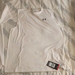 Men’s Large White Under Armour Lot. 1 short sleeve, 1 sleeveless